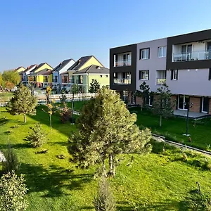 Апартаменты Libertatii Gardens Residences, Отопени